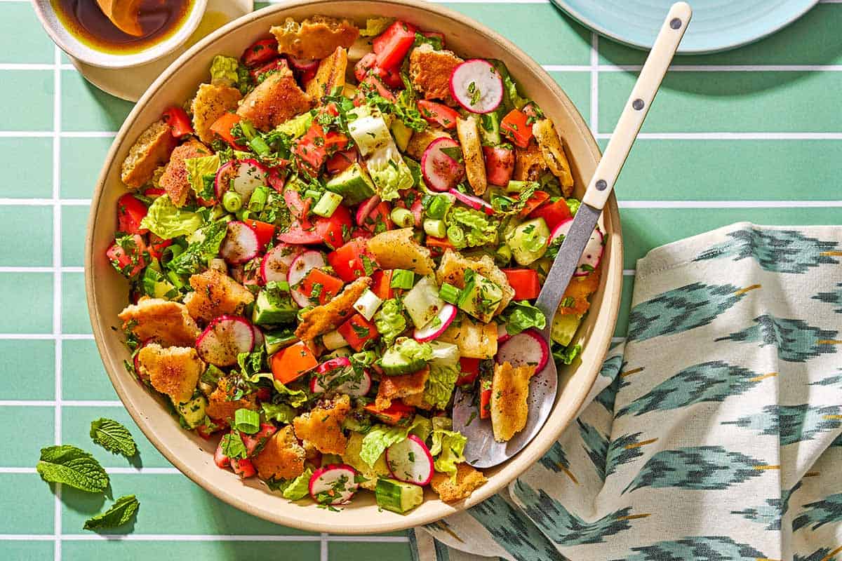 Easy Fattoush Salad: Refreshing Middle Eastern Favorite with Tangy Sumac